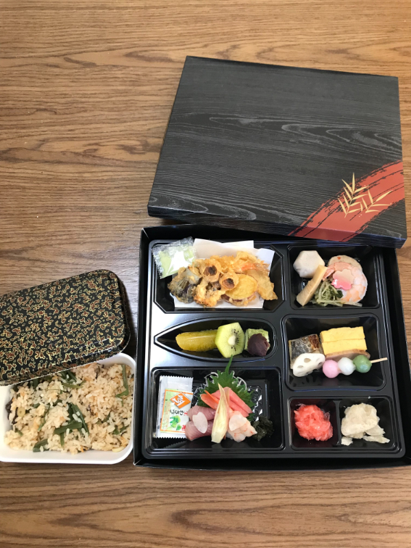会席弁当